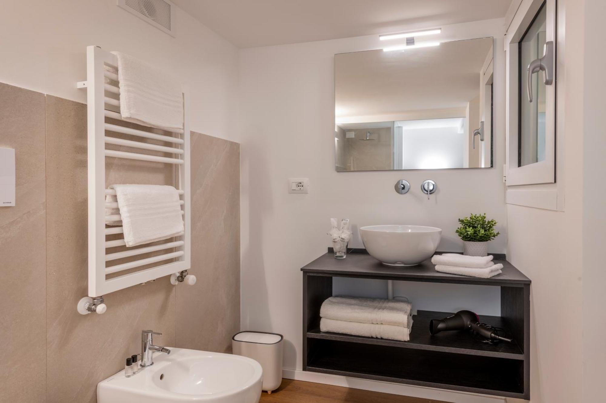 Bnbutler - Inbrera Suites - Giulianova, 1 Milão Exterior foto