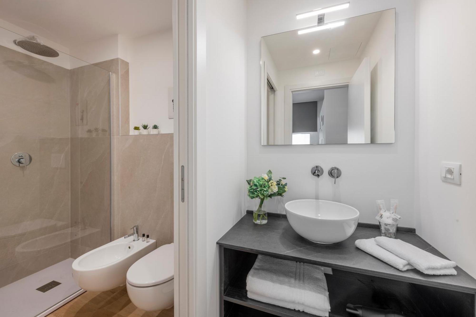 Bnbutler - Inbrera Suites - Giulianova, 1 Milão Exterior foto